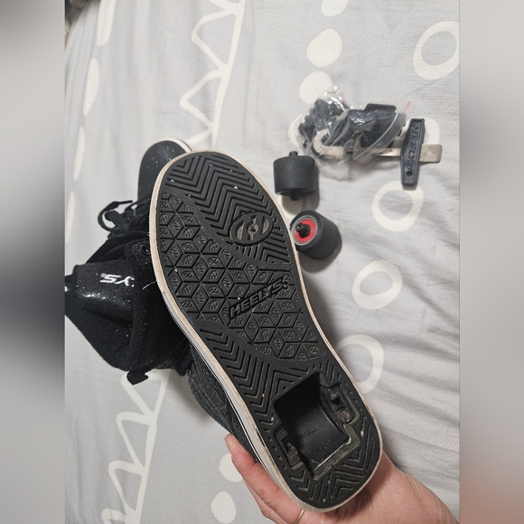 Heelys Sz 1 EUC - Picture 4 of 5